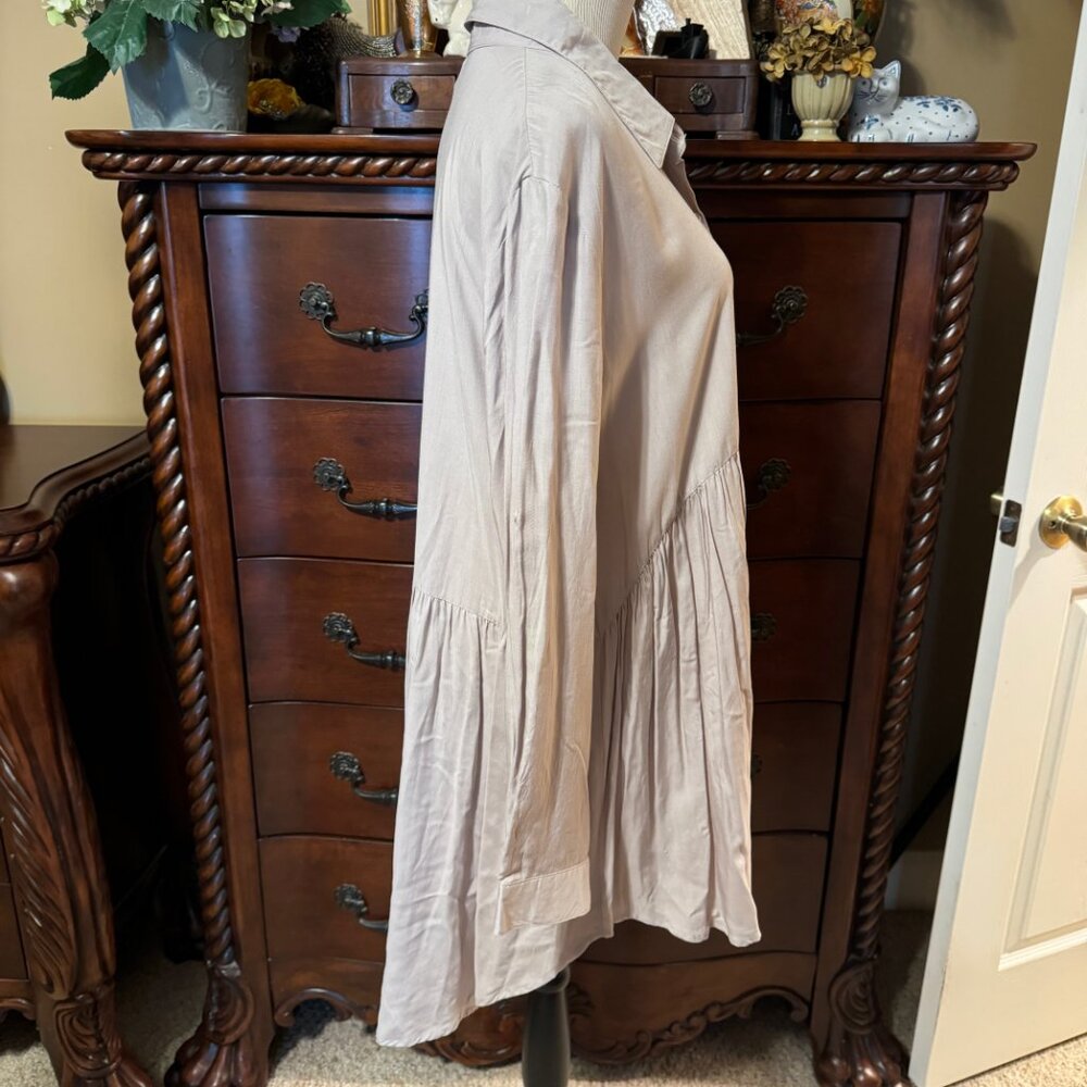 UMGEE Gray Baby Doll Style Button Down Top NWT - Picture 2 of 7